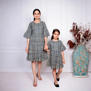 Grey & blue Printed Dresses for Mom and Daughter
